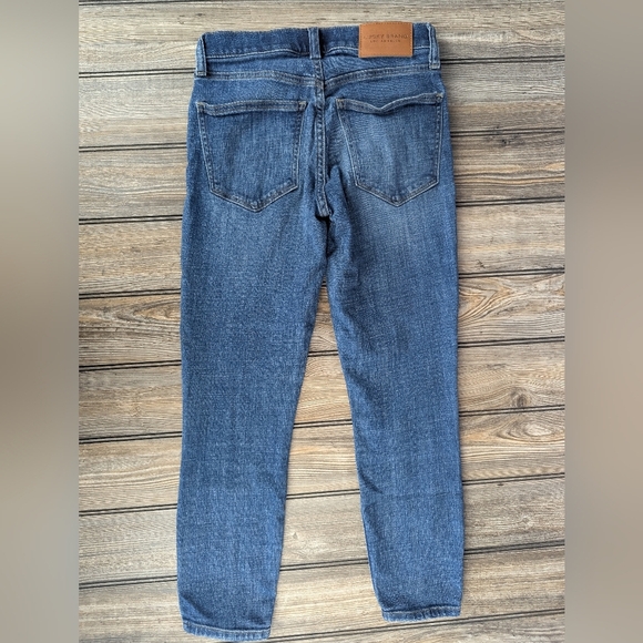 Lucky Brand Denim - Lucky Brand size 2 Mid-rise Ava Crop Jeans
